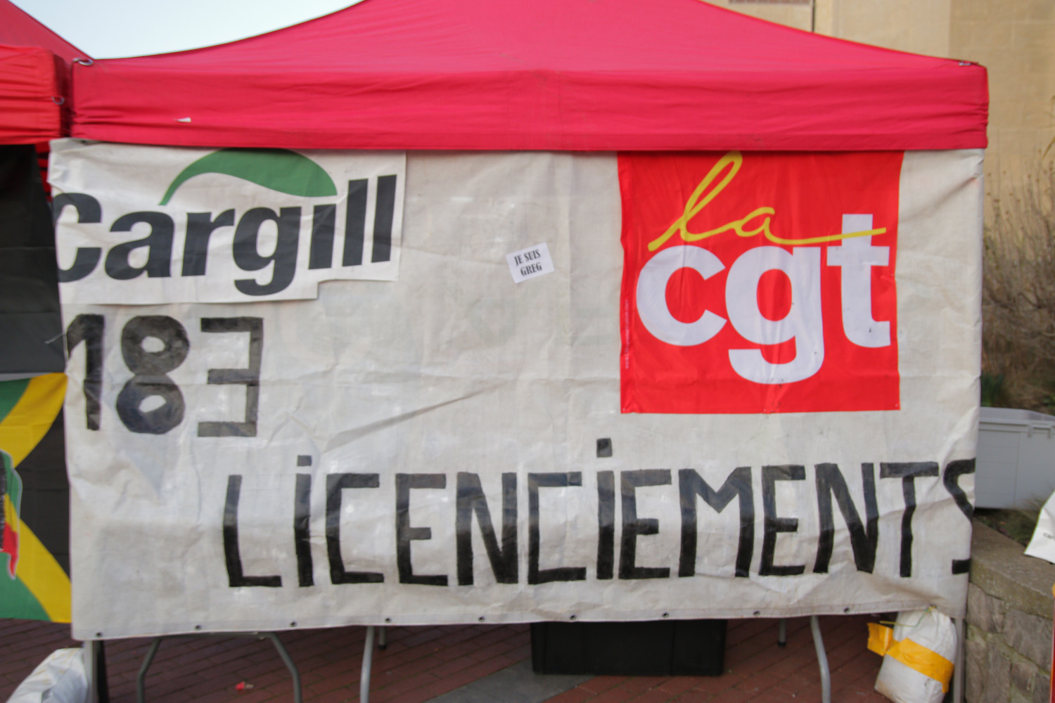 Banderole placée sur le piquet de grève devant l'usine, janvier et février 2020. Cargill6 janvier février2020
