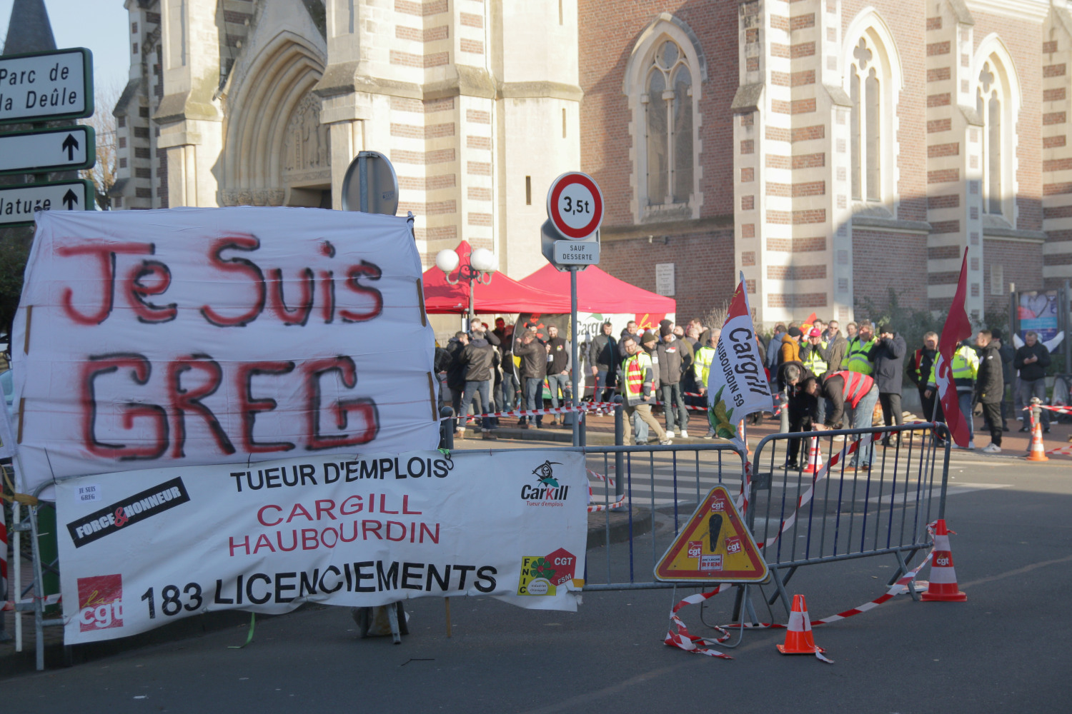 Piquet de grève et banderoles en soutien au camarade réprimé. Jour 4 - Greg 2