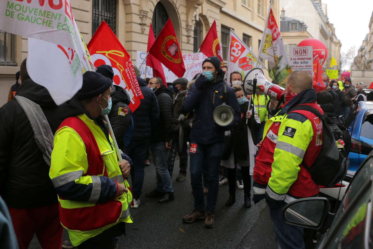 Tous les secteurs menacés par la mauvaise gestion de la crise sont représentés. Jour 9 - Paris 2